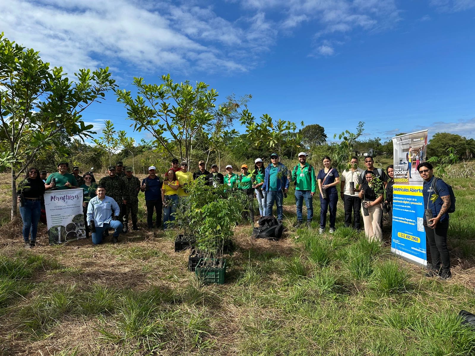 Comunidad sembrando en Garzón, Huila